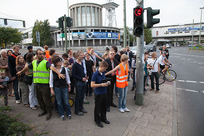  Tanz-und Bewegungsistallation von Mikel Arístegui