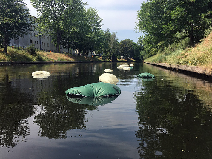 48 Stunden Neukölln Kunst auf dem Landwehrkanal