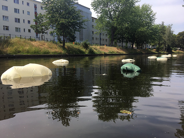 48 Stunden Neukölln Kunst auf dem Landwehrkanal