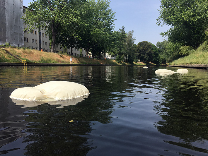 48 Stunden Neukölln Kunst auf dem Landwehrkanal