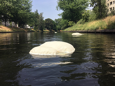 48 Stunden Neukölln Kunst auf dem Landwehrkanal