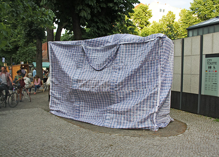 eine Installation von Mariele Bergmann für rixxperiment schattendasein